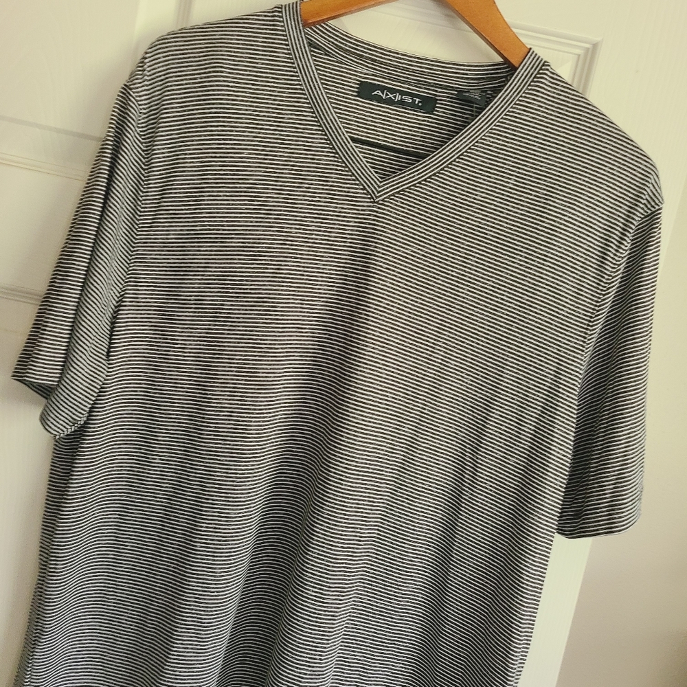 AXIST L Top Tee Excellent Condition - Picture 2 of 4